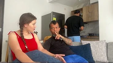 cachonda madrastra se folla a su pequeño enano hijastro sin que su marido se entere hasta termina con todo el semen de su pequeño hijastro. SEXO REAL CASERO