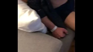 Casada safada exagera na festa da firma e distribui a buceta para os funcionários da logística. Todo mundo sabe que o marido gosta de ser corno manso.