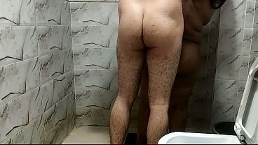 سكس مصري جامد ناكني مدير زوجي في الشغل في حمام بيتي عشان زيادة في الراتب
