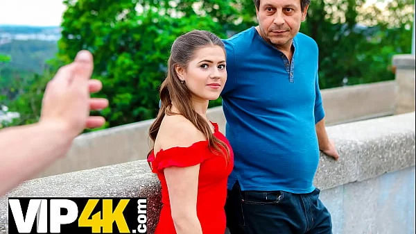 HUNT4K. Une fille bien roulée pour de l’argent se fait bien clouer devant