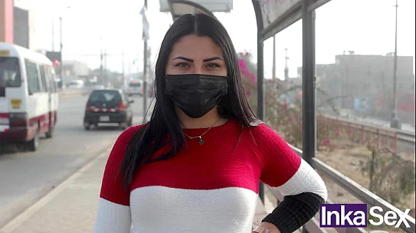 La SUPER CULONA VENEZOLANA Ginezflowrs perdida en Lima prueba su primera polla negra con moreno desconocido