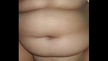 Latina tetona muy buena cogiendo con su novio