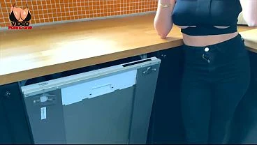 Le réparateur ne vient pas que pour le lave vaisselle, il vient aussi pour baiser ma femme !