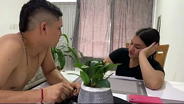 Mi gorda hermanastra me dejo ver su gordo coño por primera vez, para terminar follando su gordo coño – SEXO REAL CASERO