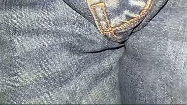 Pañal casero orinado con pantalon jeans puesto y múltiples orgasmos