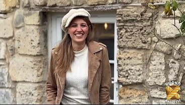 Pénélope Chic, blonde classieuse, adore la bonne baise