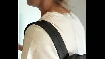 CONTRATEI UMA EMPREGADA GOSTOSA. TODA VEZ QUE MINHA ESPOSA SAI ELA VEM ME DAR. – copy