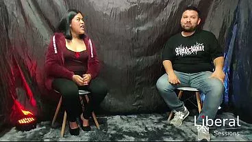 HOTWIFE CULONA ES FOLLADA FRENTE A SU ESPOSO