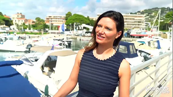 Jade, belle milf aux gros seins, souhaite une baise torride