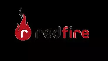 Joyce Oliveira, carioca cavala, em Damas de Red fodendo com Yuri