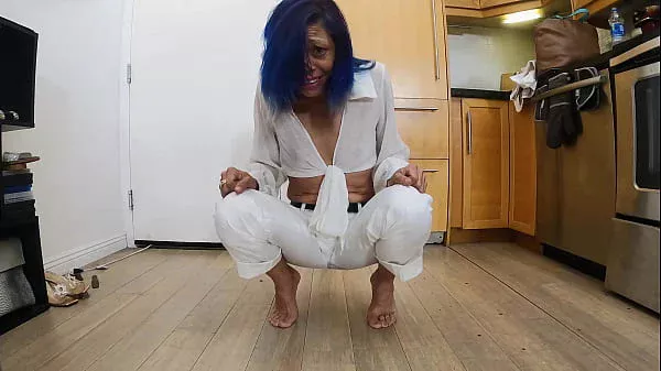 Lady Karma Vernon forced to piss on the floor