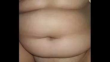 Latina tetona muy buena cogiendo con su novio