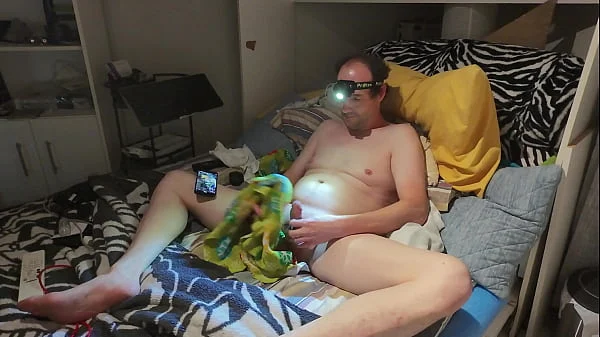 Masturbation pour la première fois avec mon drone en mode stationnaire.