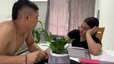 Mi gorda hermanastra me dejo ver su gordo coño por primera vez, para terminar follando su gordo coño – SEXO REAL CASERO