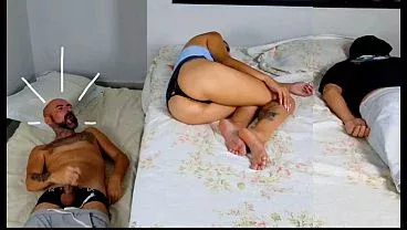 Minha esposa divide o quarto com seu melhor amigo e eu sinto que ele está transando com ela ao meu lado!