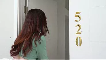 Slutty Content Creator Scarlett Mae Hooks Up With Hung Stranger In Hotel Room GP3401