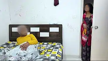 कोमल का पति बम्बई गया हुआ है तो दर के मरे देवर के पास सोने चली