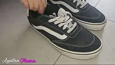 Meu treinador ficou de pau duro fazendo alongamento em mim acabei deixando ele foder minha buceta e ainda gozou na minha Boca (VIDEO COMPLETO NO RED)